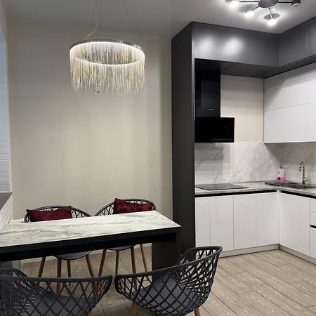 LUX apartment&центр,ЖК Театральный, просторная Ровно Экстерьер фото