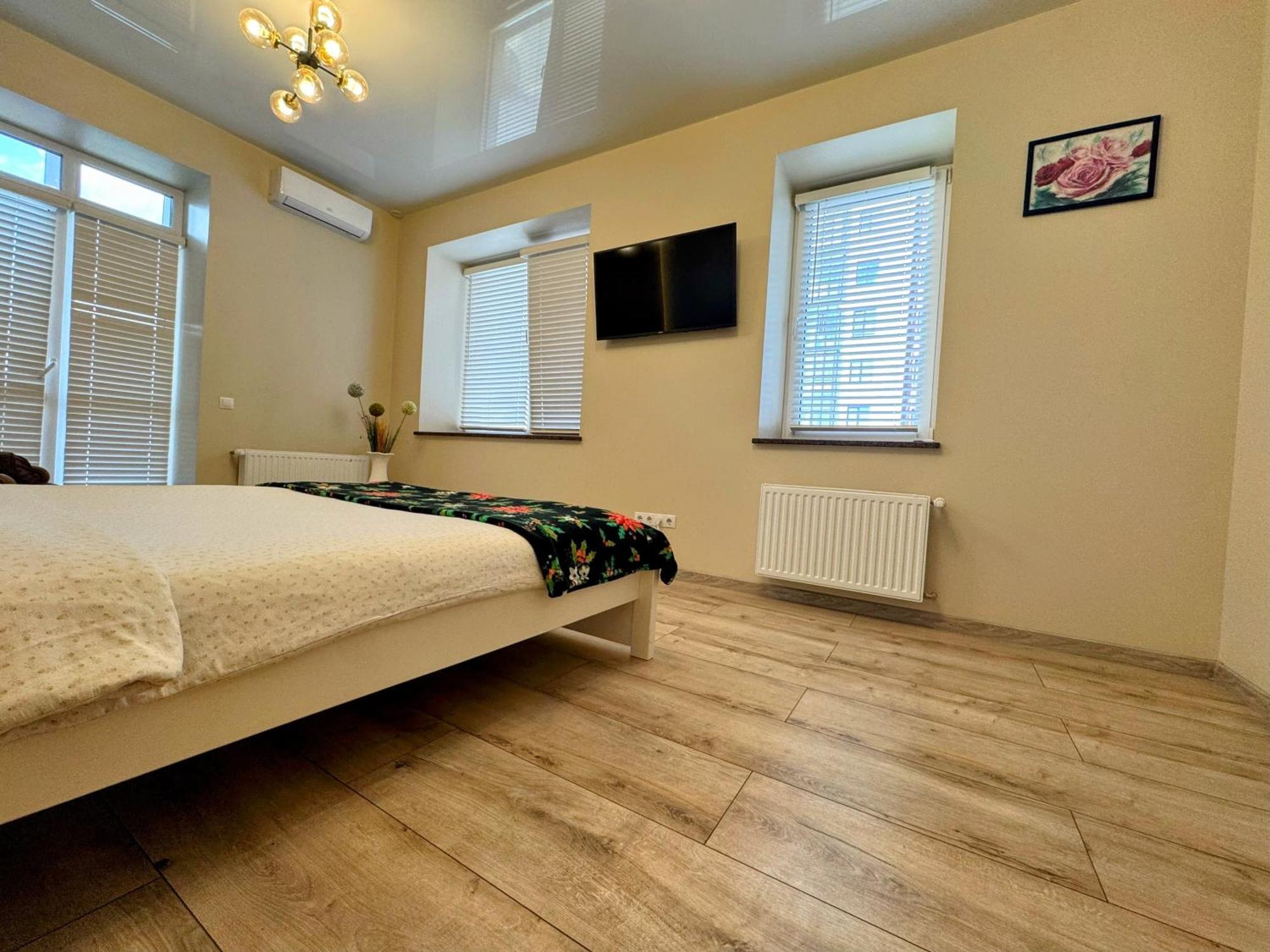 LUX apartment&центр,ЖК Театральный, просторная Ровно Экстерьер фото