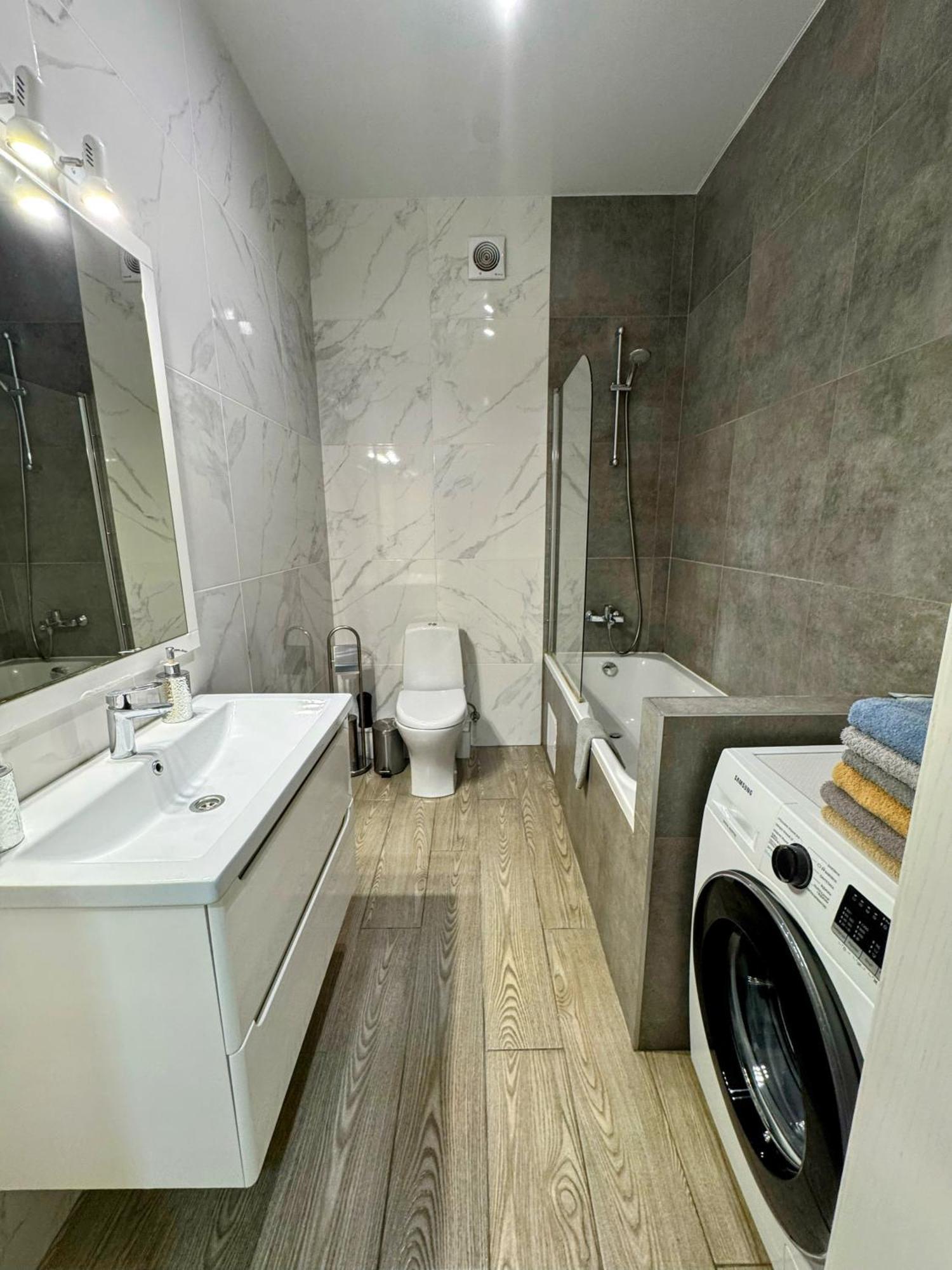 LUX apartment&центр,ЖК Театральный, просторная Ровно Экстерьер фото